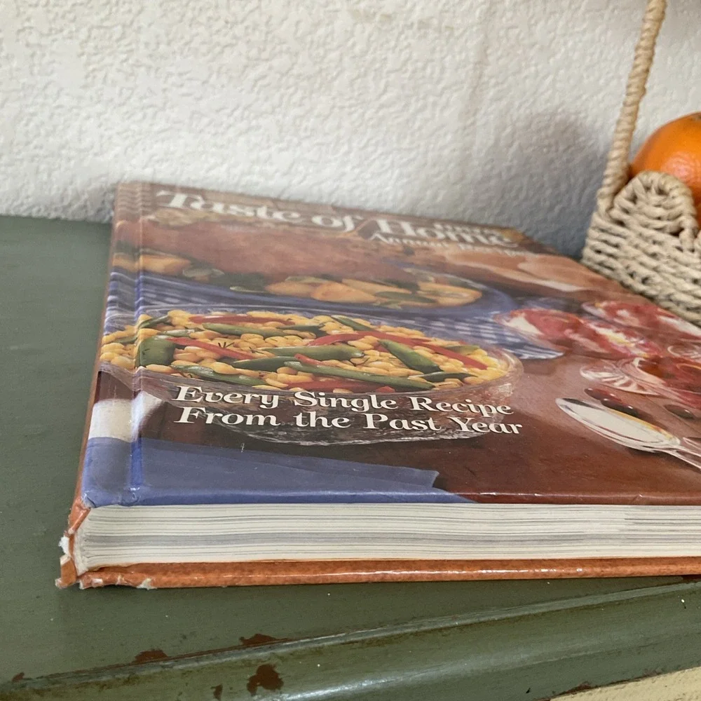 1998 TASTE OF HOME‎ ANNUAL RECIPES Cookbook Cook Book
